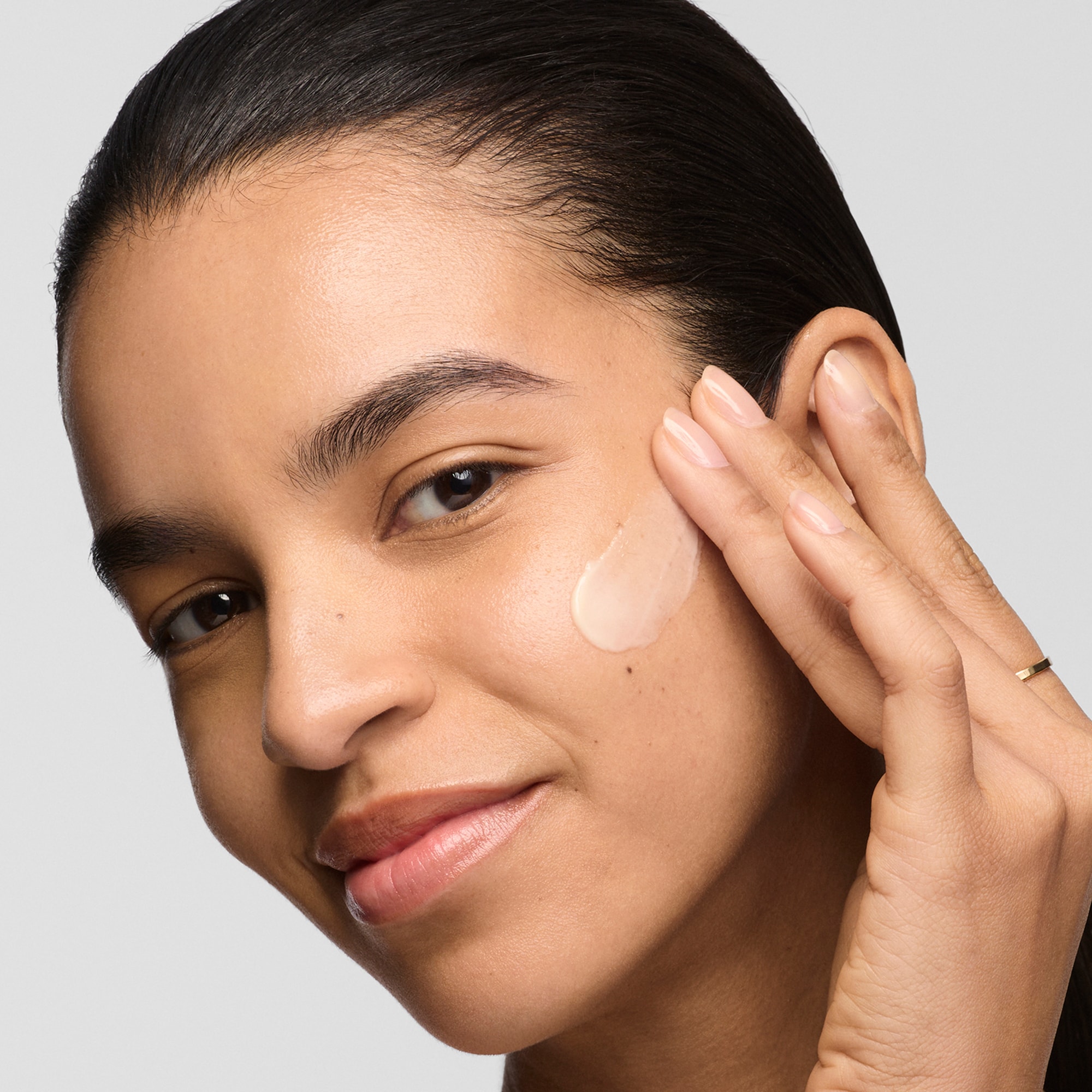 Revitalizing Supreme+ Bright Radiance Power Soft Creme Moisturizer - Image 5