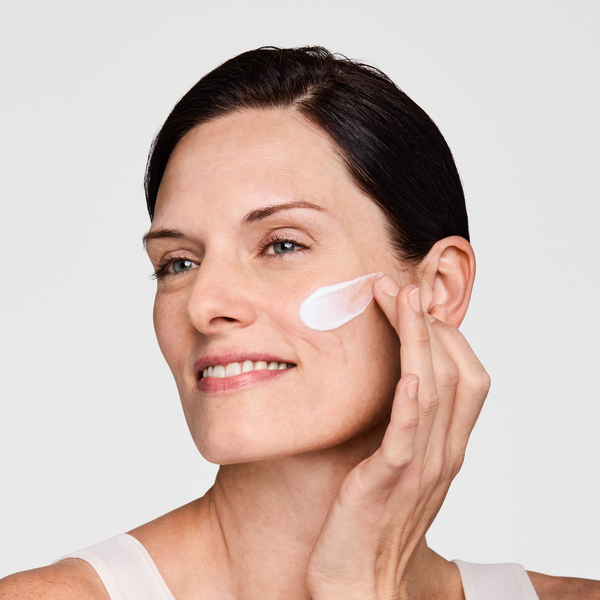 DayWear Moisturizer Multi-Protection Anti-Oxidant 24H?Moisture Creme SPF 15 - Image 6