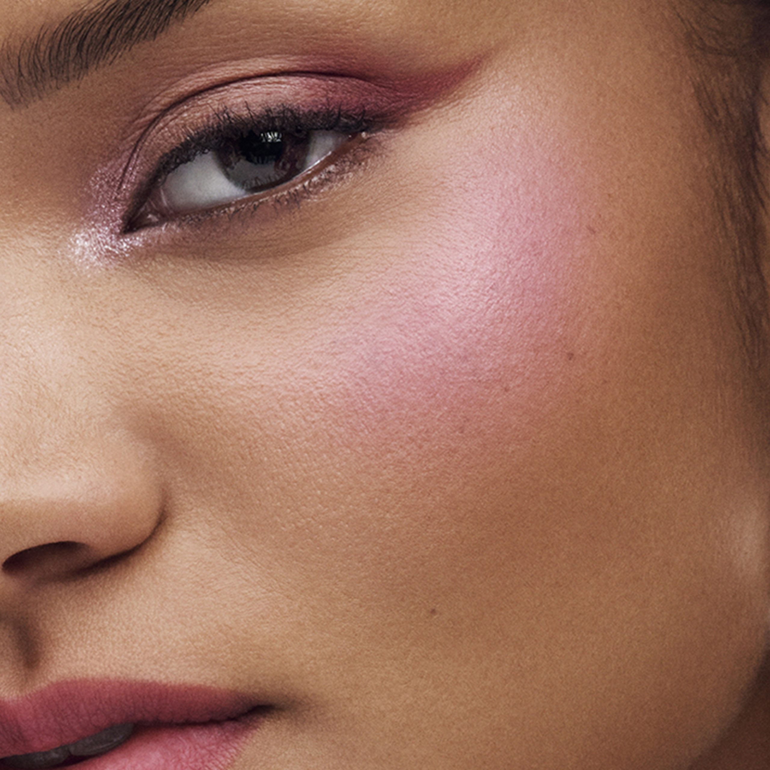 The Sculpting Blush Duo Powder Blush - Image 5